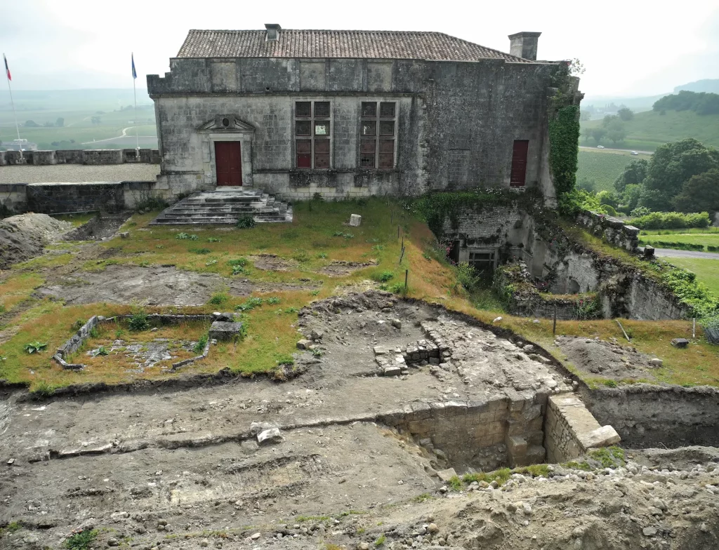 Le château de Bouteville a commencé à livrer ses secrets